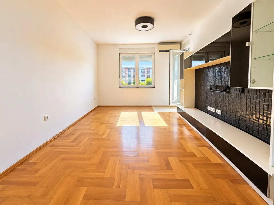 Prodaja, trosoban stan, 89m², Tuški Put, Podgorica