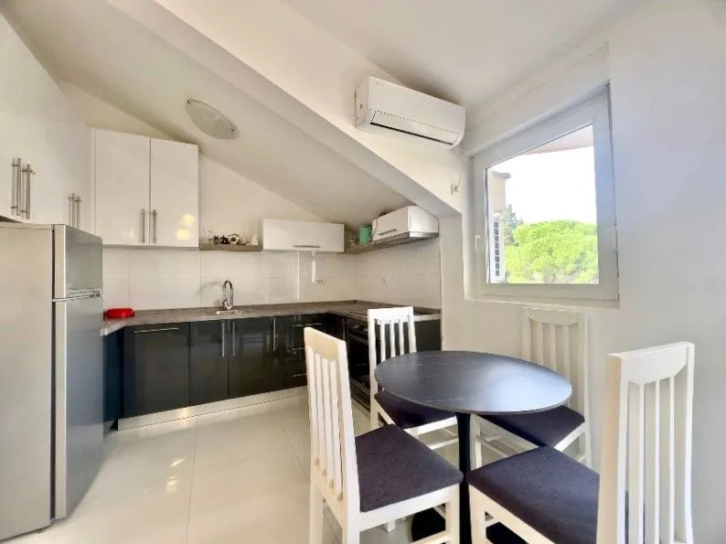 Prodaja, dvosoban stan, 60m², Centar, Tivat