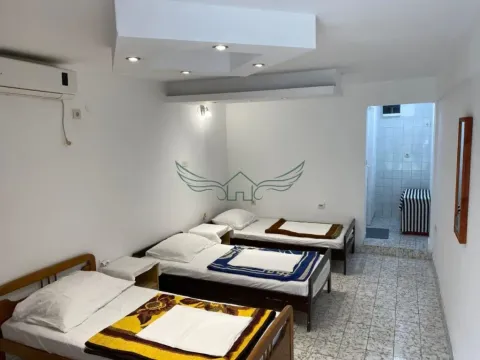 Izdavanje, petosoban stan, 150m², Centar, Budva