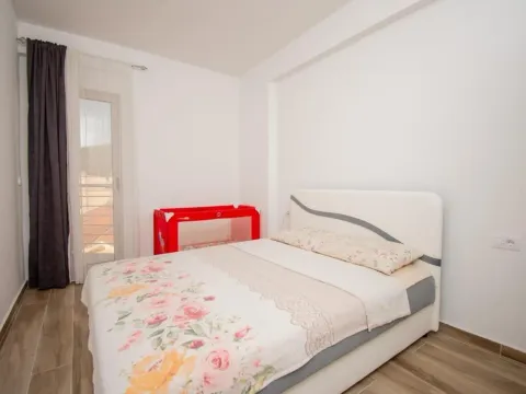 Rent, one bedroom apartment, 46m², Budva, Crna Gora - image 8