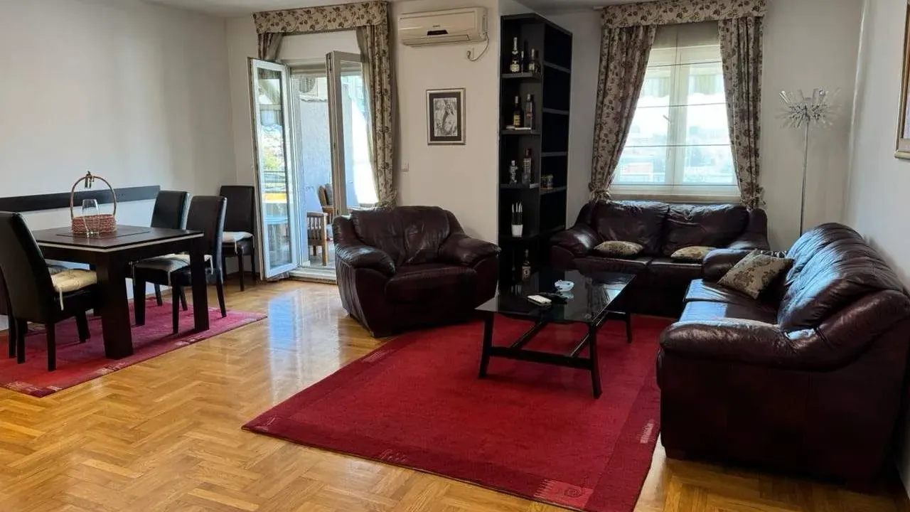 Izdavanje, dvosoban stan, 87m², Podgorica, Crna Gora