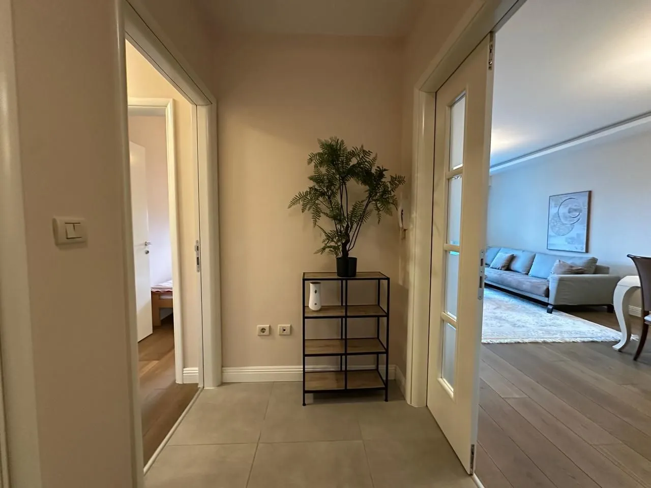 Izdavanje, dvosoban stan, 75m², Preko Morače, Podgorica