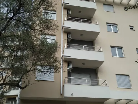 Rent, two bedroom apartment, 53m², Maslinjak, Budva - image 12