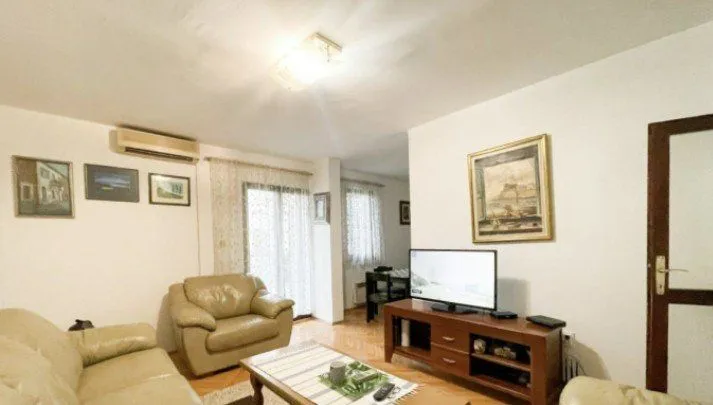 Izdavanje, dvosoban stan, 74m², Momišići, Podgorica