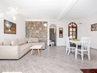 Izdavanje, kuća, 110m², Tivat, Crna Gora - image 35