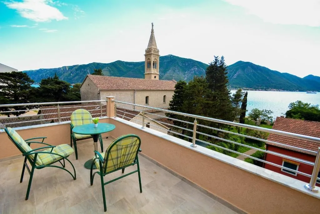 Rent, hospitality venue, 500m², Dobrota, Kotor