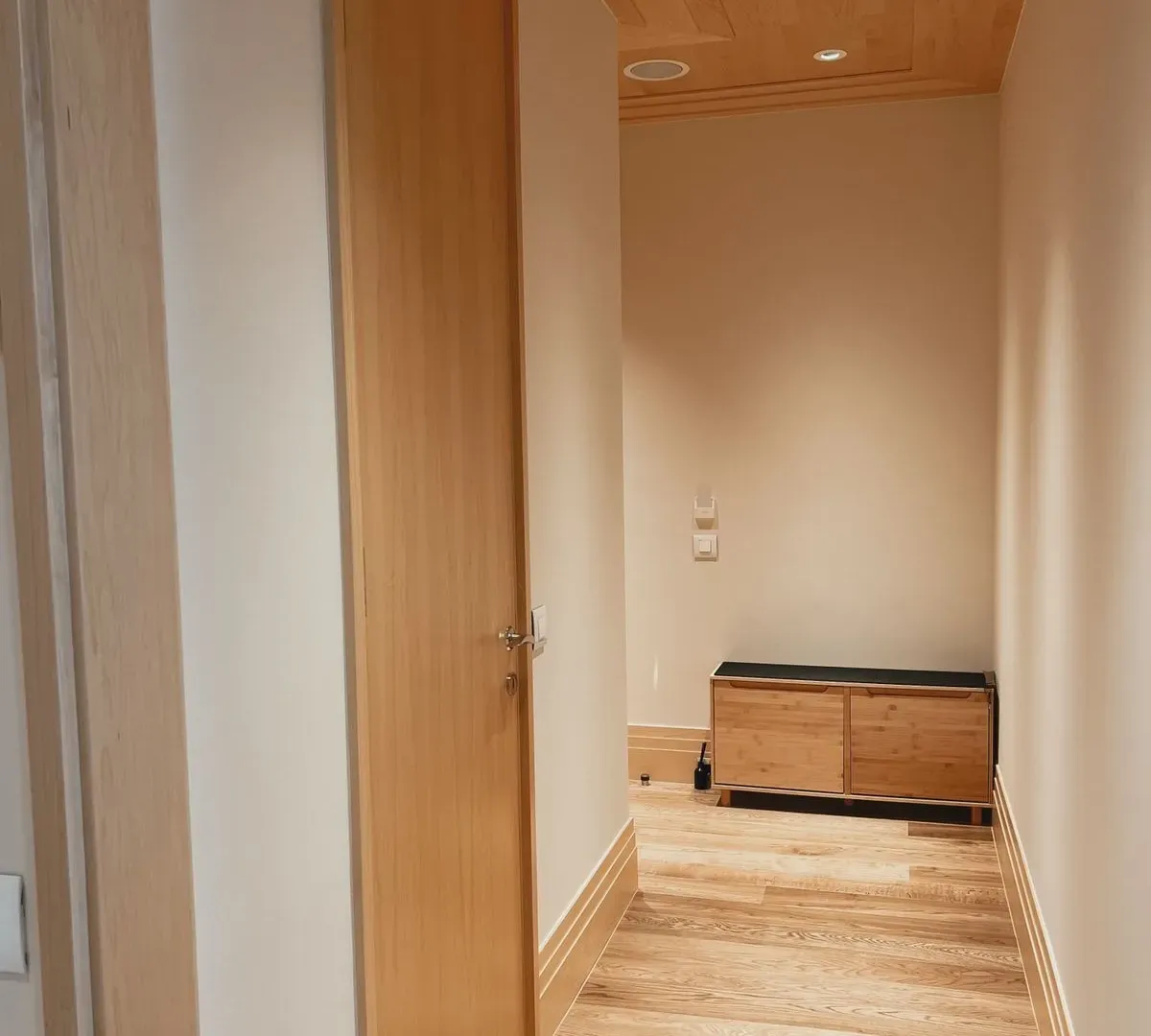 Prodaja, jednosoban stan, 80m², Tivat, Crna Gora