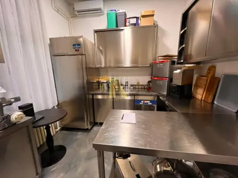 Izdavanje, poslovni prostor, 135m², Centar, Novi Sad - image 10