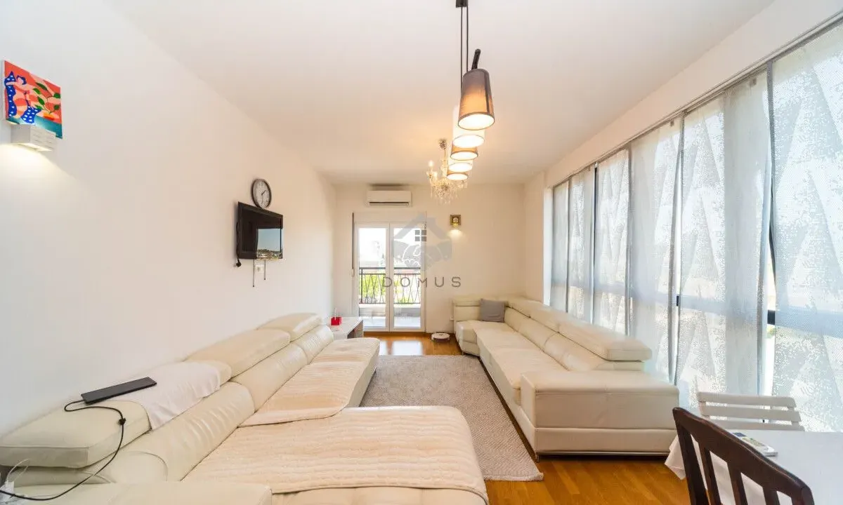 Izdavanje, dvosoban stan, 70m², Stari Aerodrom, Podgorica