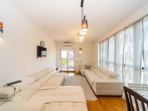 Izdavanje, dvosoban stan, 70m², Stari Aerodrom, Podgorica - image 1