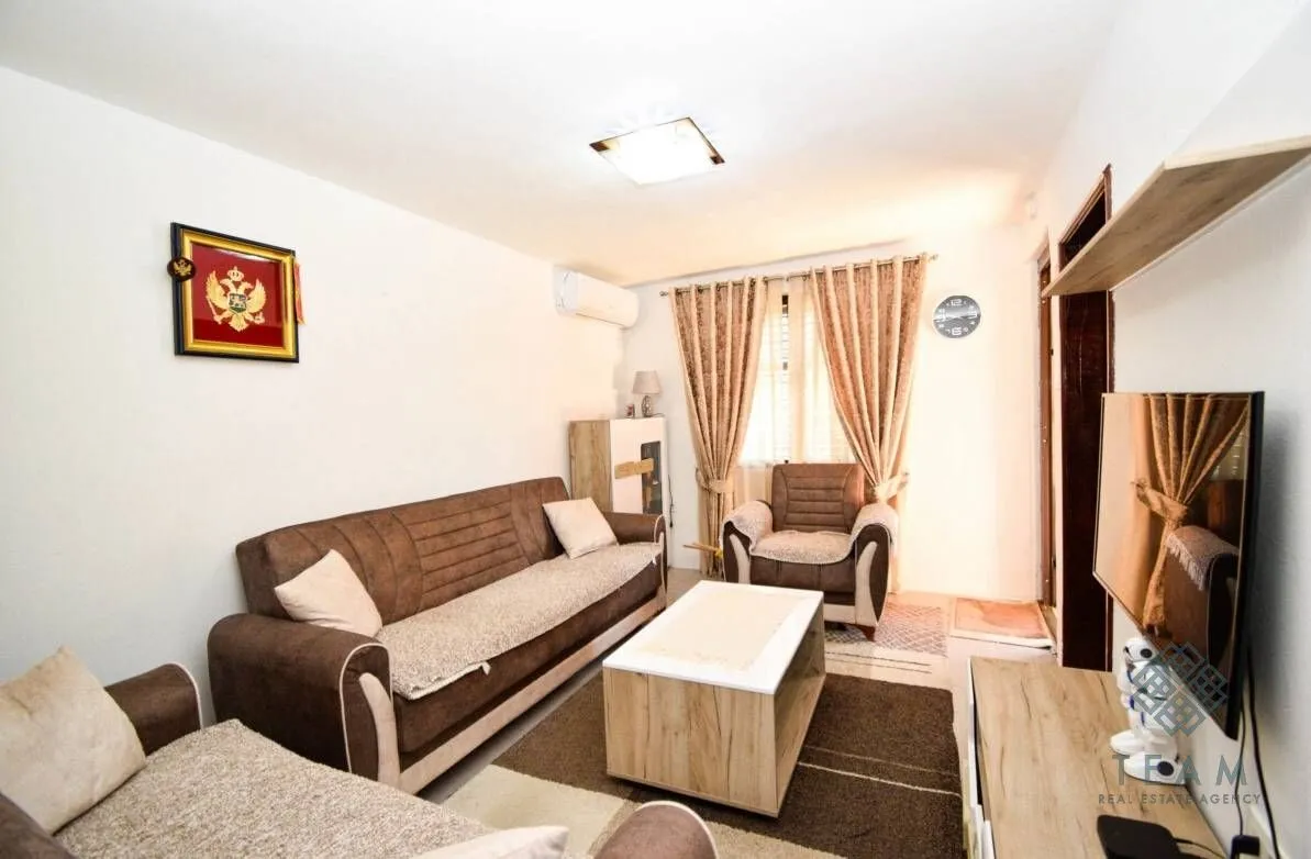 Prodaja, kuća, 300m², Stari Aerodrom, Podgorica
