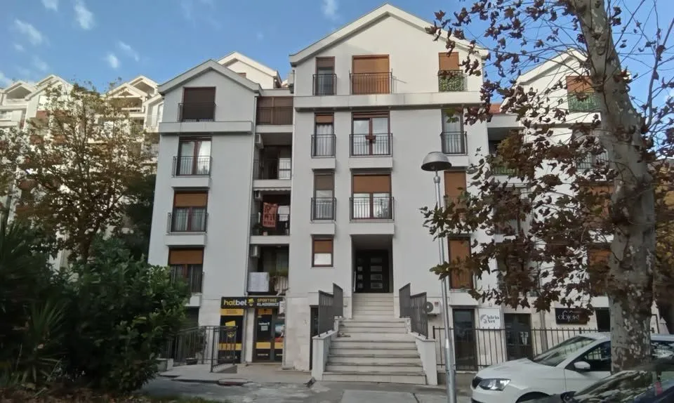 Prodaja, dvosoban stan, 98m², Centar, Tivat
