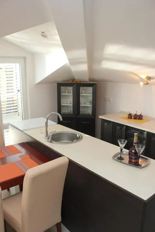 Rent, two bedroom apartment, 80m², Centar, Tivat