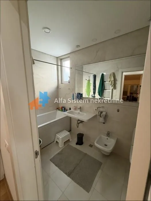 Rent, four bedroom apartment, 157m², Senjak, Beograd