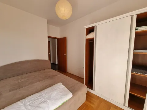 Rent, one bedroom apartment, 44m², Budva, Crna Gora - image 8