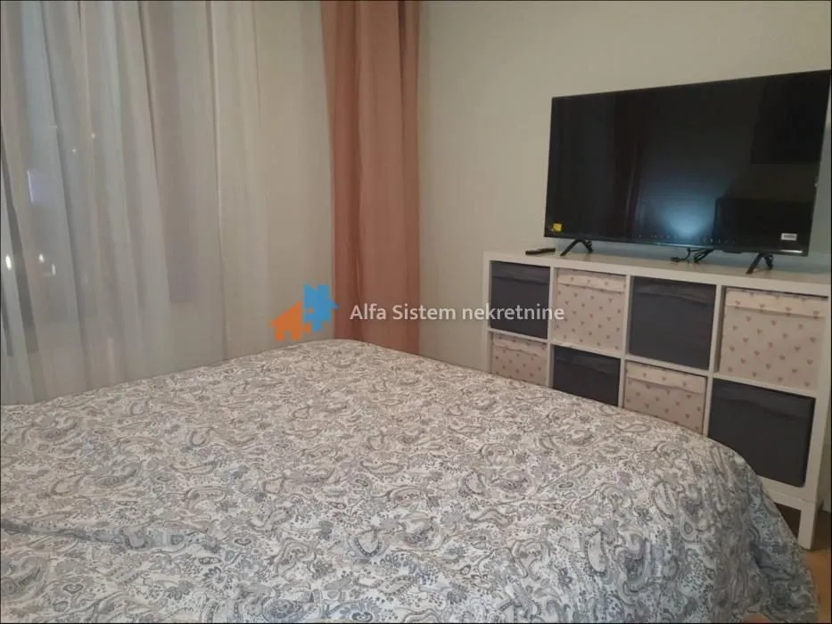 Izdavanje, trosoban stan, 72m², Savski Venac, Beograd