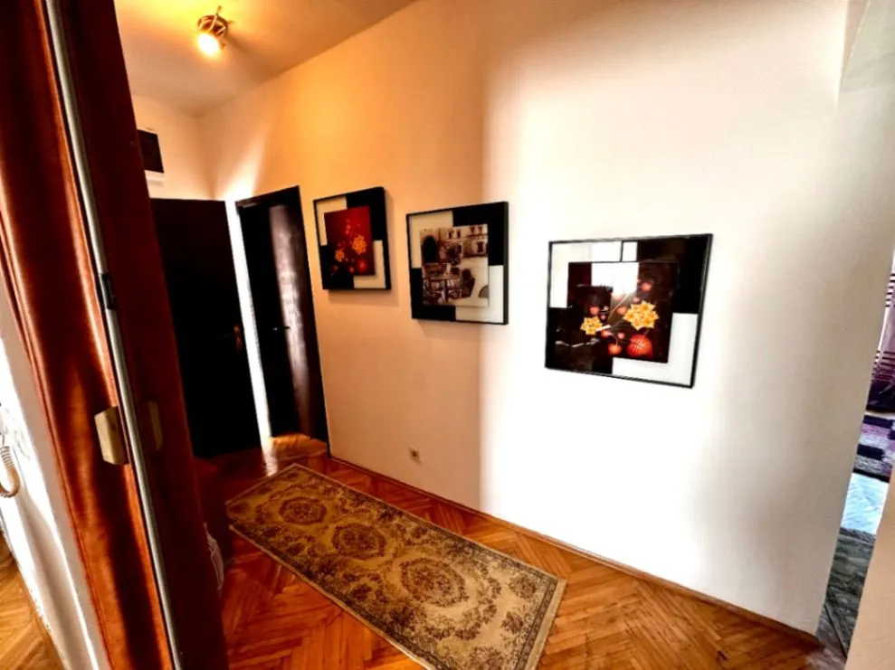 Izdavanje, trosoban stan, 80m², Cetinje, Crna Gora