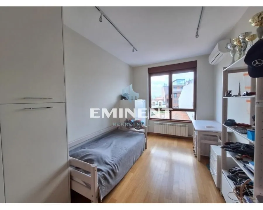 Izdavanje, trosoban stan, 102m², Vračar Hram, Vračar Sve Podlokacije