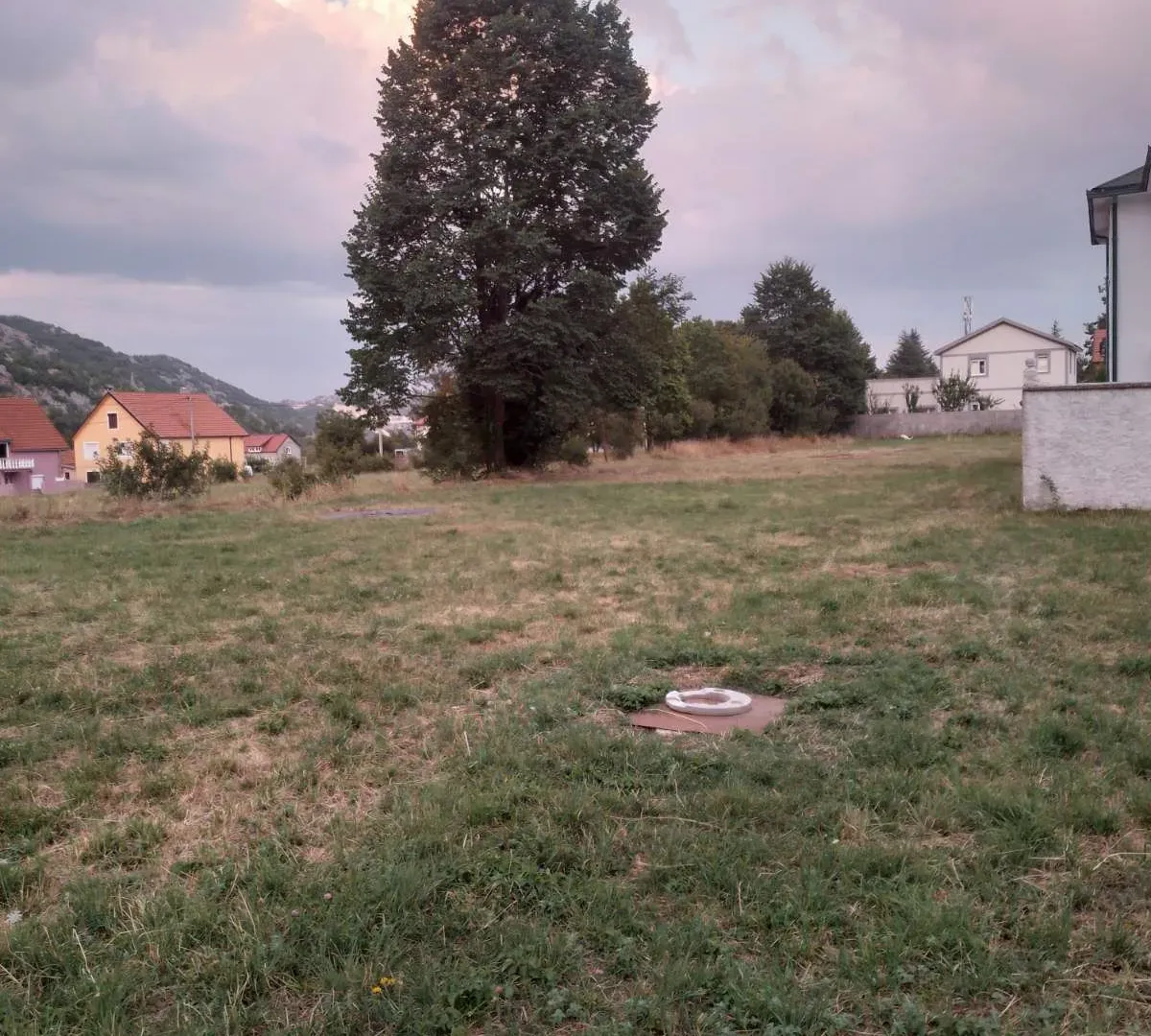 Prodaja, plac, 667m², Cetinje, Crna Gora