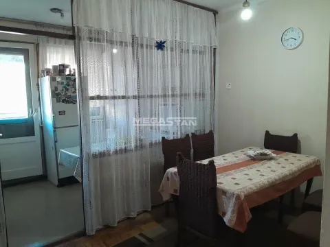 Prodaja, trosoban stan, 100m², Kanarevo Brdo, Beograd - image 10