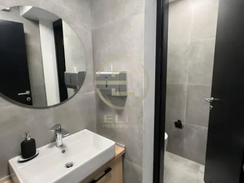 Izdavanje, poslovni prostor, 190m², Bulevar patrijarha Pavla, Novi Sad Sve Podlokacije - image 16