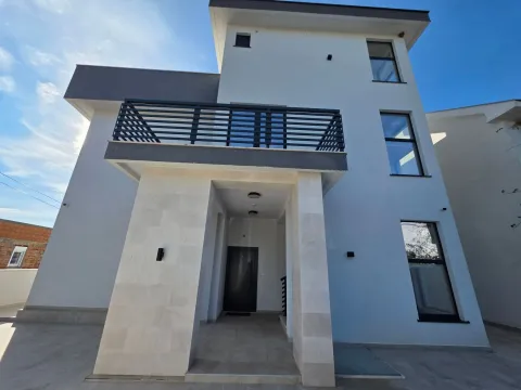 Sale, house, 380m², Krimovica, Kotor - image 18