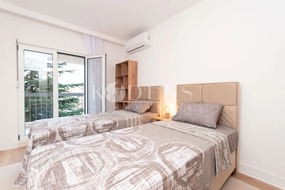 Izdavanje, dvosoban stan, 76m², Centar, Podgorica