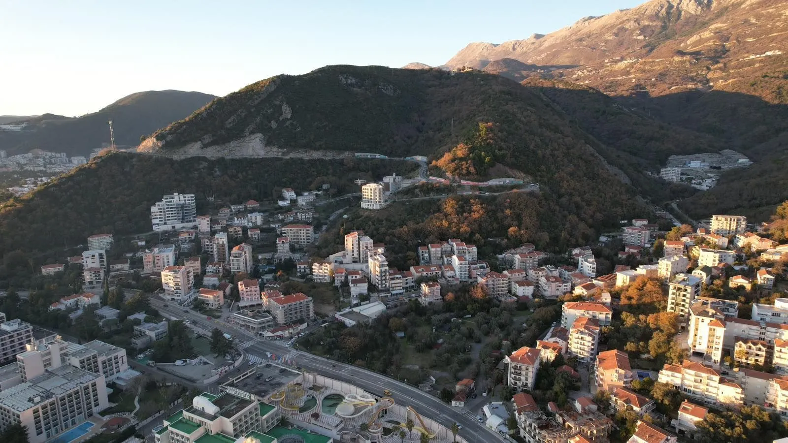Sale, land lot, 2400m², Bečići, Budva