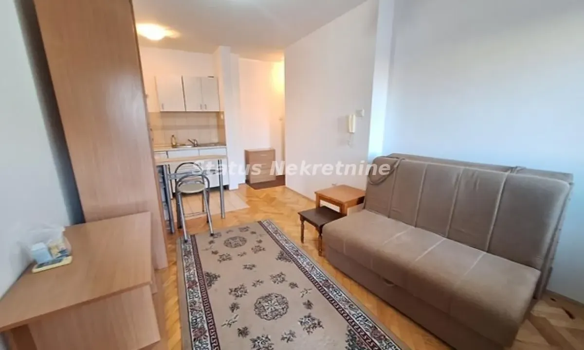 Izdavanje, garsonjera, 25m², Socijalno, Novi Sad Sve Podlokacije