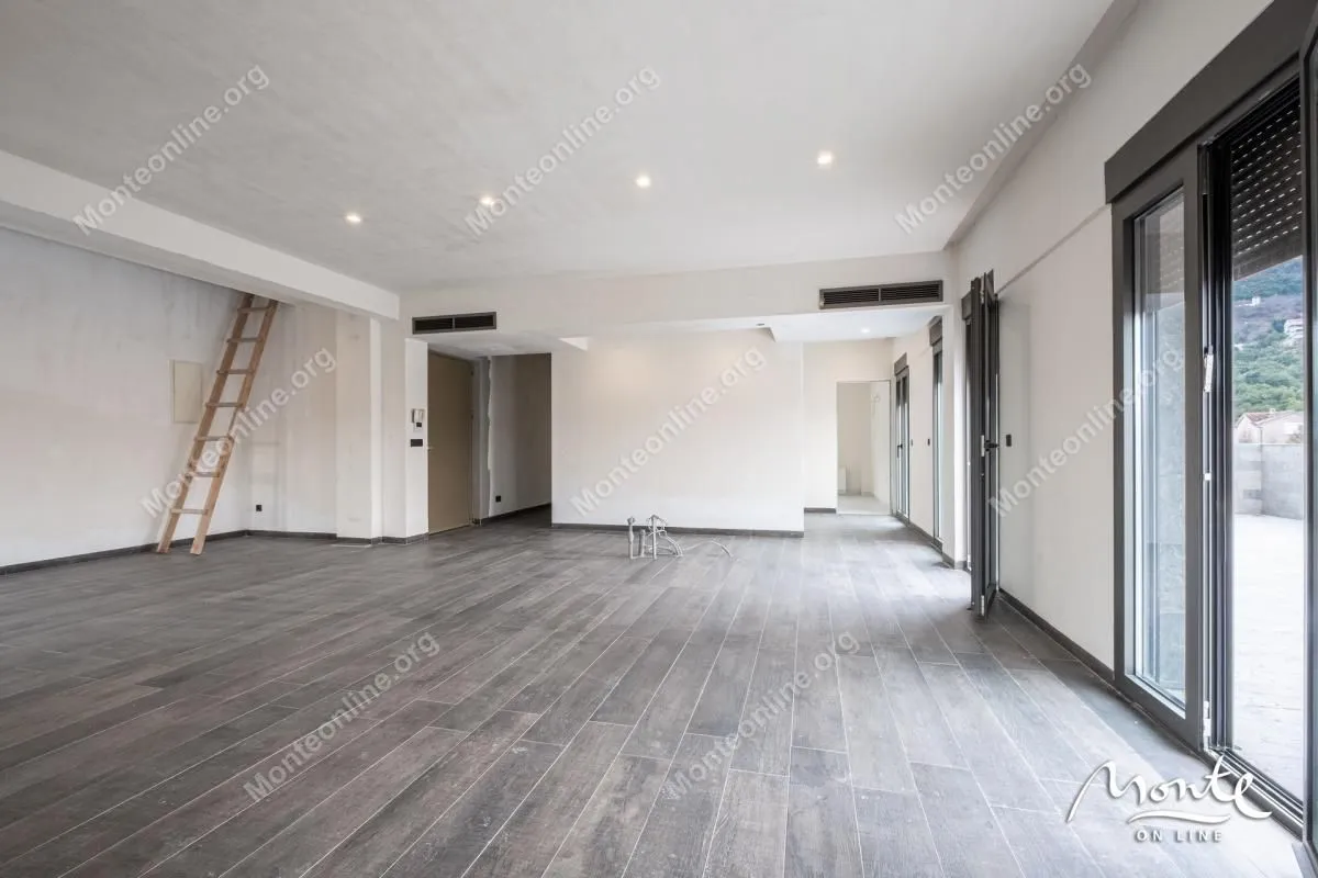 Prodaja, trosoban stan, 236m², Tivat, Crna Gora