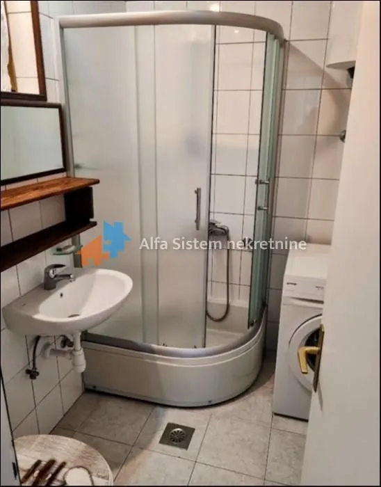 Izdavanje, četvorosoban stan, 125m², Savski Venac, Beograd