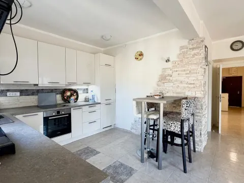 Prodaja, dvosoban stan, 90m², Dobrota, Kotor - image 1