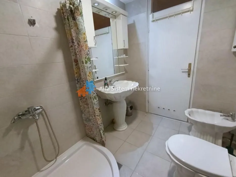 Bathroom equipped with a shower cabin, washbasin, and sanitary fixtures.