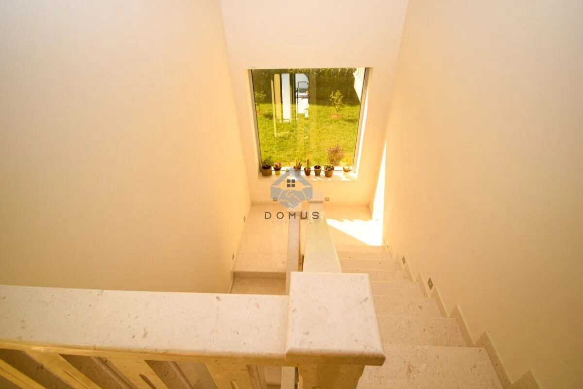 Rent, house, 220m², Gornja Gorica, Podgorica