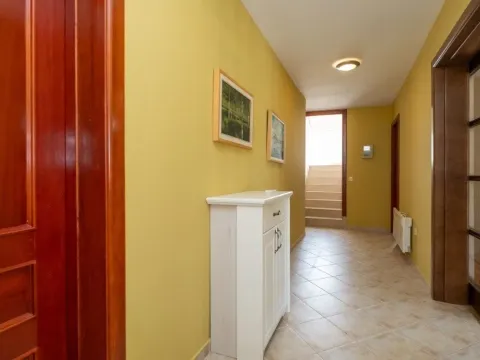 Sale, house, 200m², Tološi, Podgorica - image 8