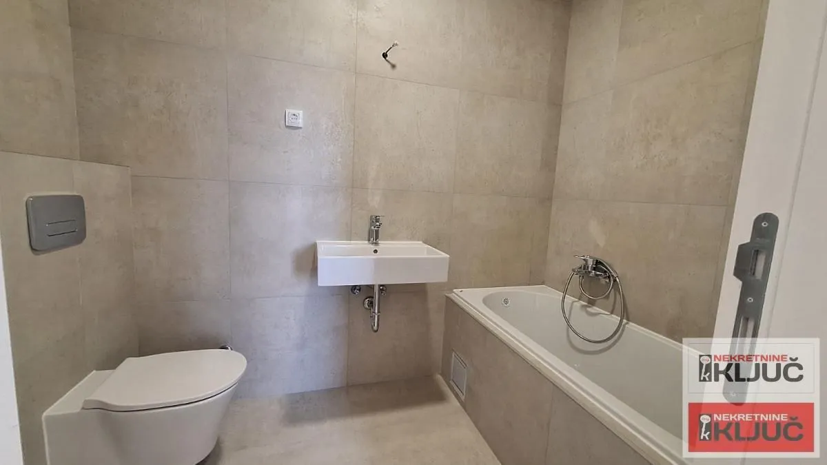 Prodaja, trosoban stan, 72m², Alibegovac, Petrovaradin