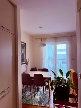 Living room with dining area and access to the terrace. - image 3