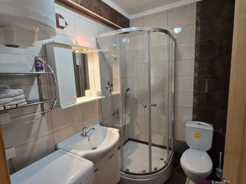 Izdavanje, jednosoban stan, 52m², Donja Lastva, Tivat - image 8