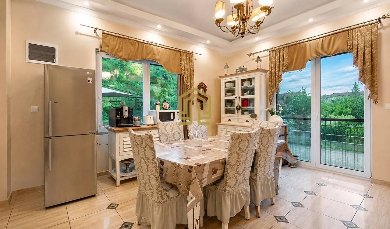 Rent, house, 200m², Bečići, Budva