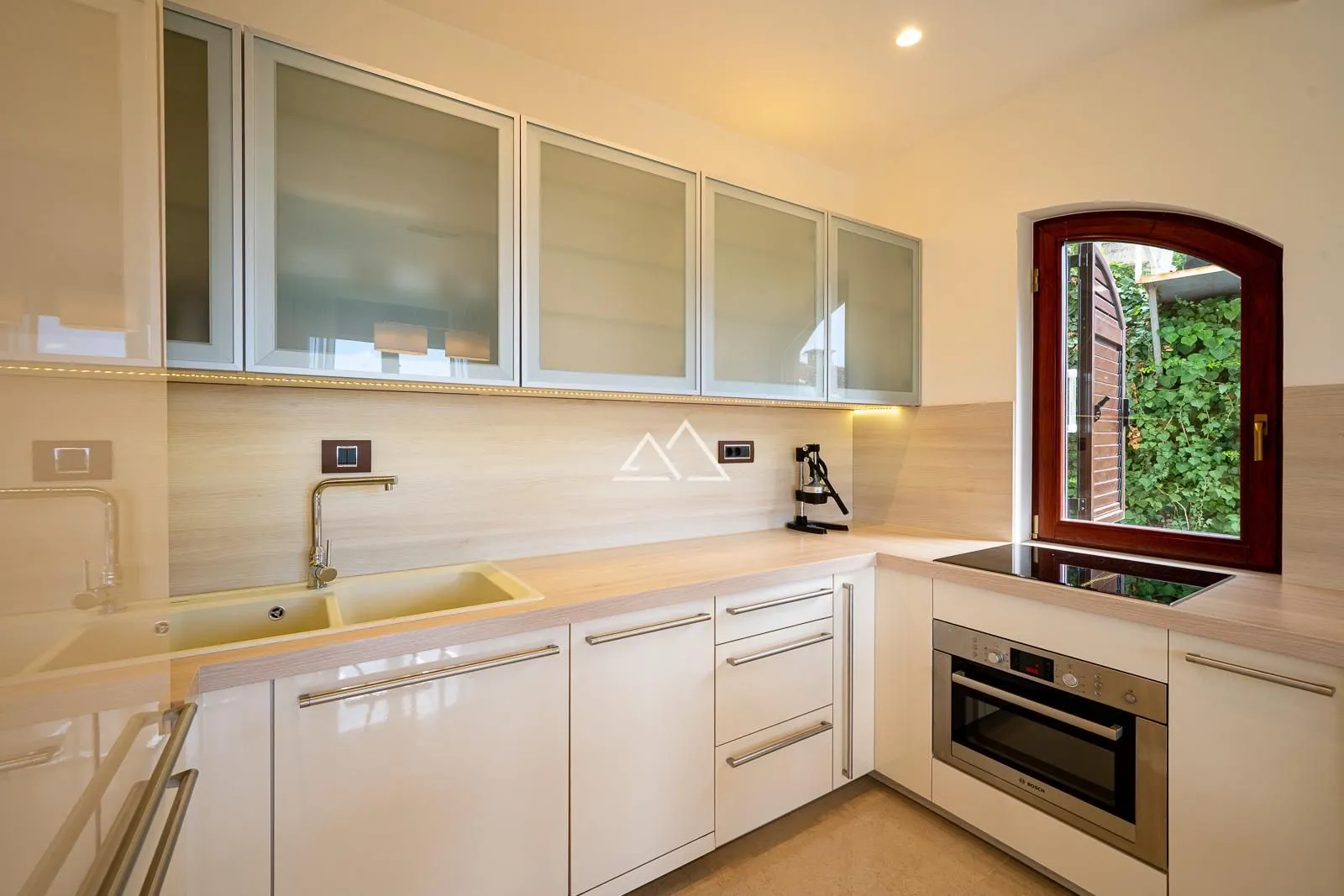 Sale, two bedroom apartment, 86m², Petrovac, Budva
