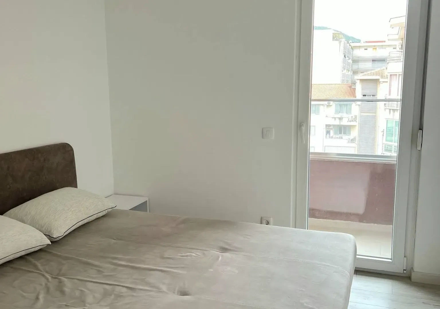 Izdavanje, dvosoban stan, 53m², Rozino, Budva