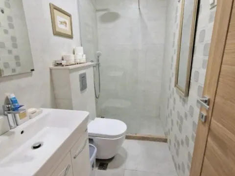 Izdavanje, dvosoban stan, 48m², Centar, Herceg Novi - image 3