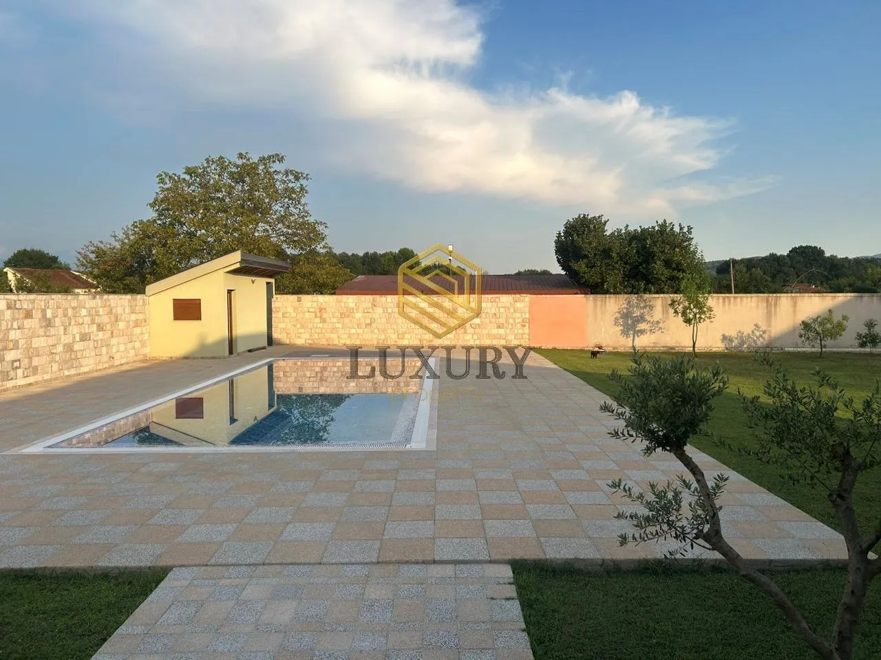 Rent, house, 220m², Ćurilac, Danilovgrad