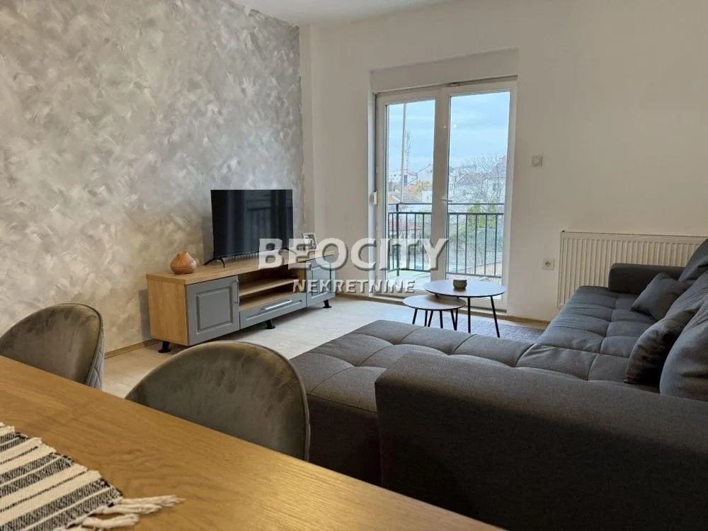 Izdavanje, dvosoban stan, 48m², Centar, Novi Sad