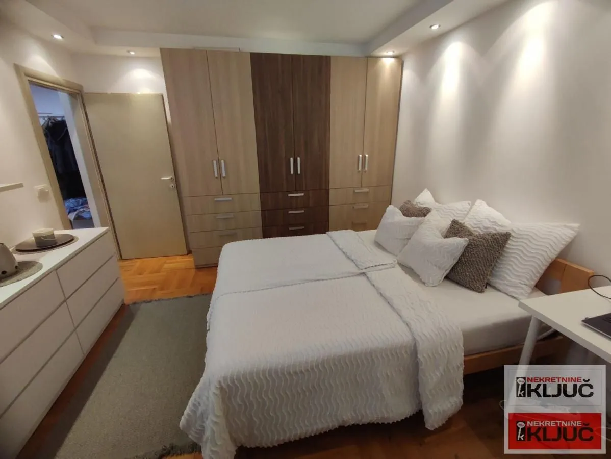 Prodaja, četvorosoban stan, 75m², Grbavica, Novi Sad Sve Podlokacije