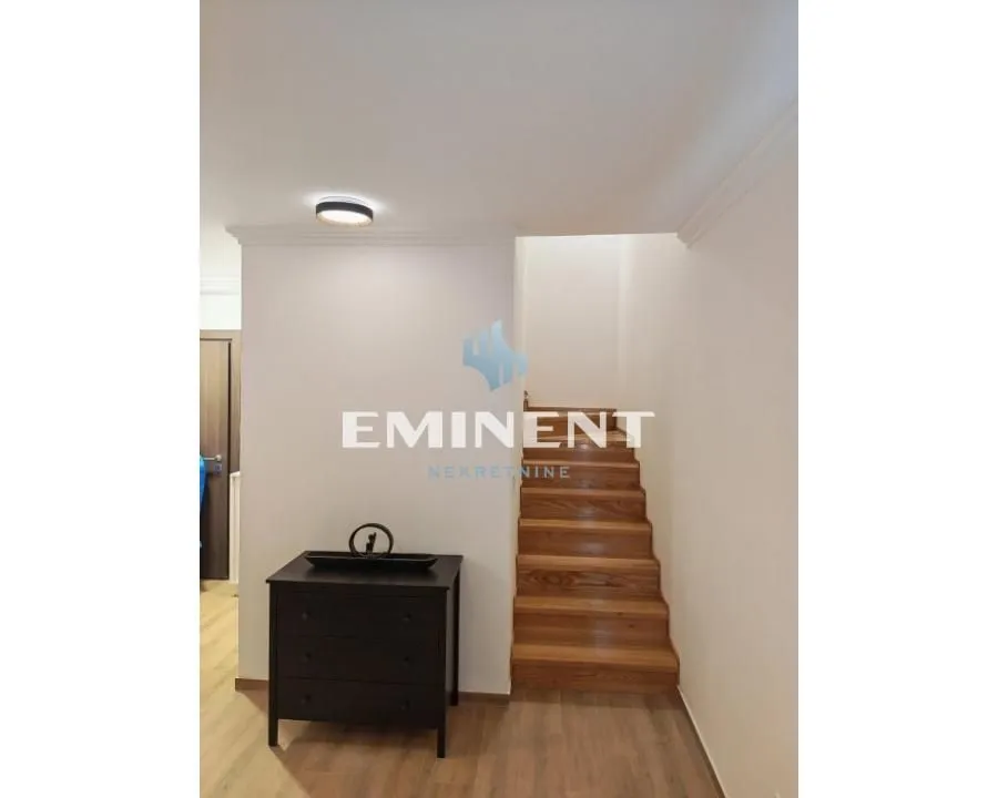 Izdavanje, trosoban stan, 77m², Savski Venac, Beograd