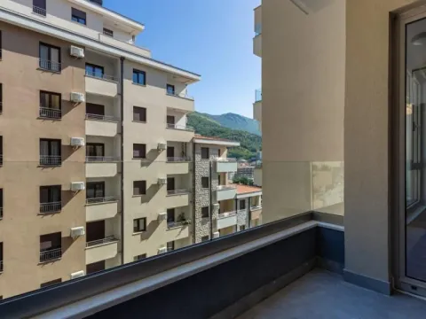 Sale, one bedroom apartment, 43m², Bečići, Budva - image 2