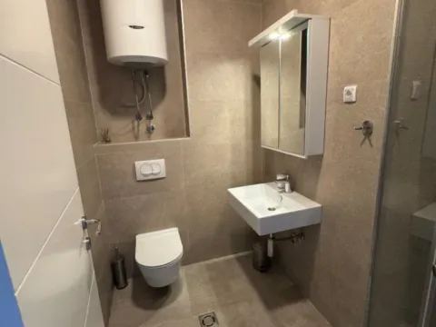 Izdavanje, dvosoban stan, 66m², Centar, Podgorica - image 2