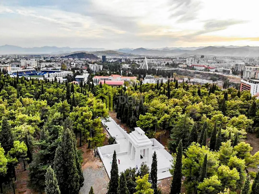 Prodaja, trosoban stan, 140m², Gorica C, Podgorica
