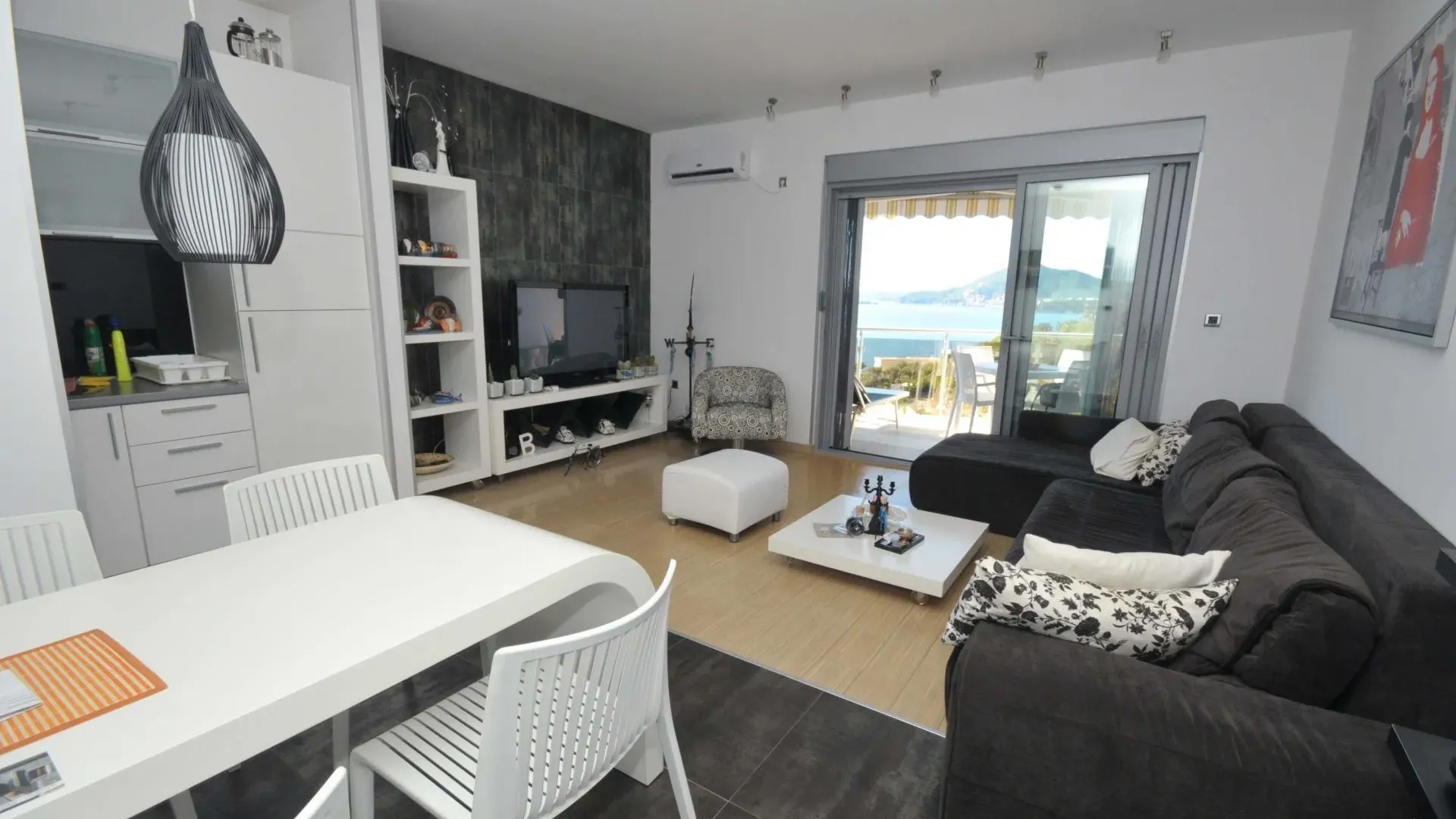 Prodaja, dvosoban stan, 55m², Pržno, Budva